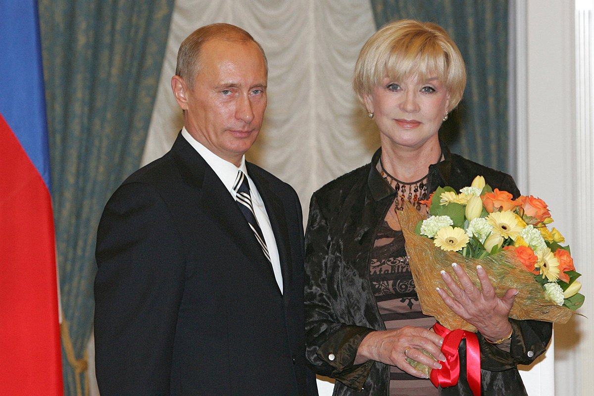 Вера Алентова