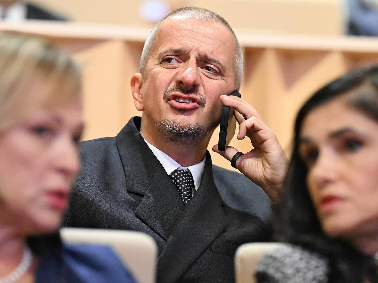 Богомолов отреагировал на критику из-за его назначения в Школу-студию МХАТ
